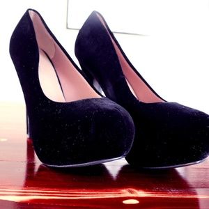 Delicacy Suede Pumps